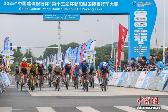 A级旅游景, 且赛道上弯