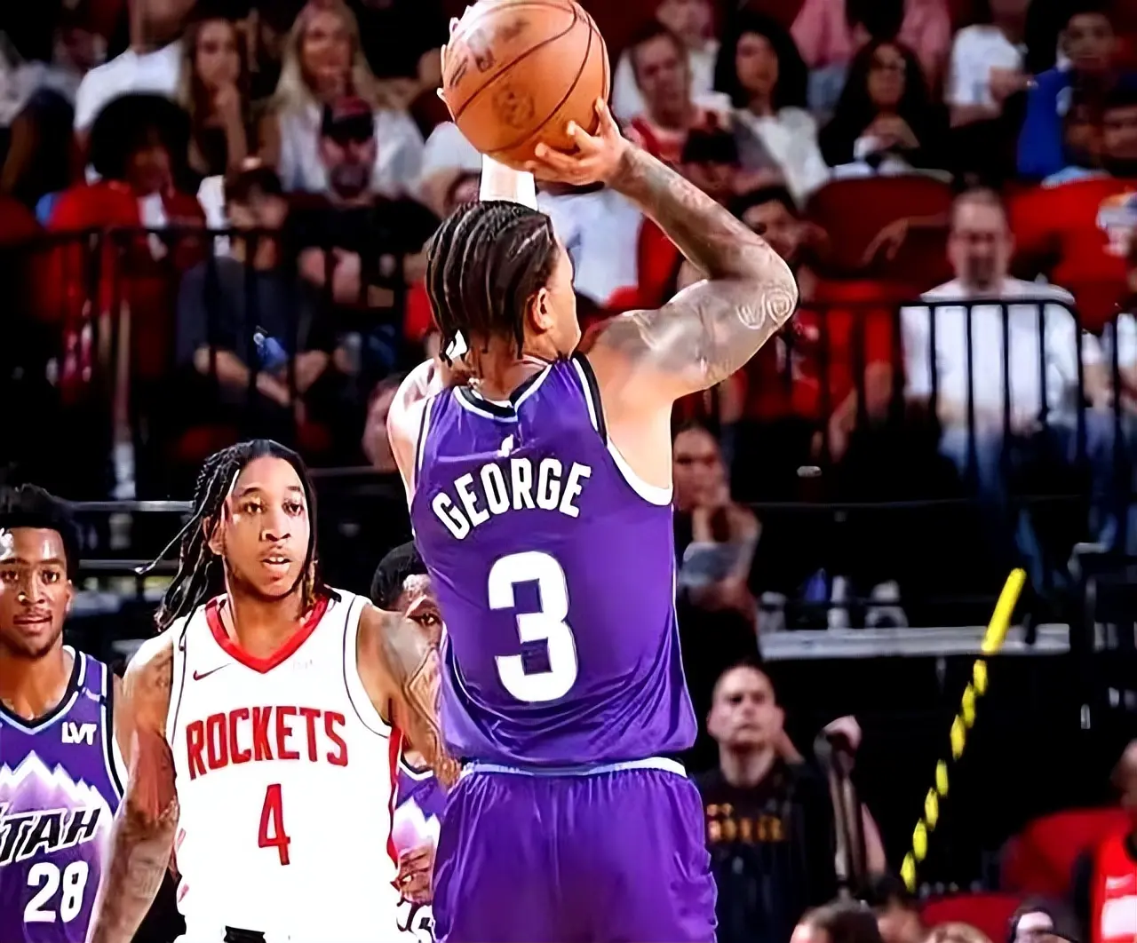 带有嘲讽意 带有嘲讽意