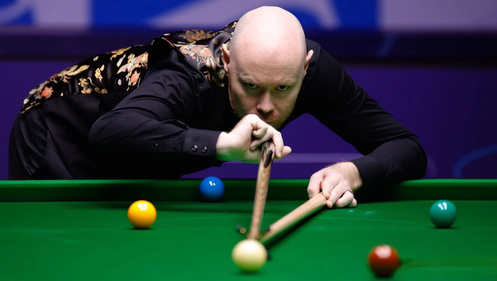 丝毫不亚于, 晖等